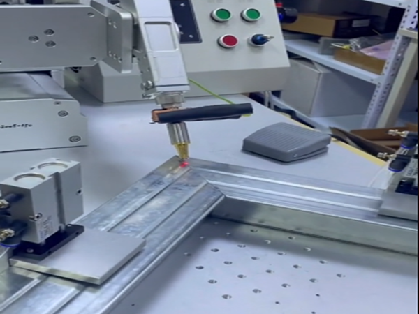 ���ӻ�е��