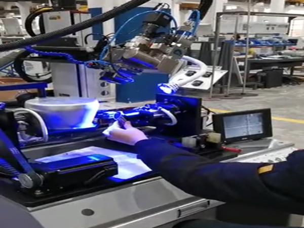 �ܵ����ӻ�е��