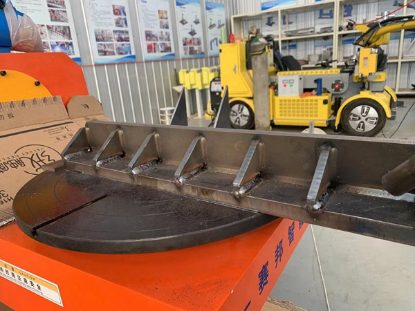 L���Զ����ӱ�λ��չʾ