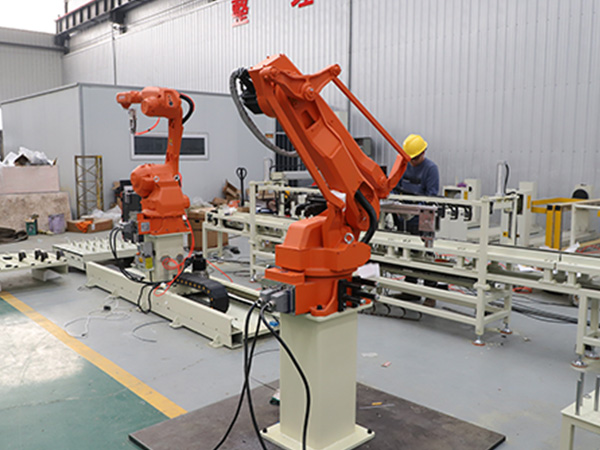 ȫ�Զ��㺸��е�������ߵĽṹ��Ӧ��