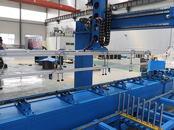 ���ӻ�е�����ܿ���ϵͳ�Ľṹ